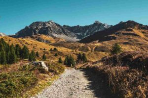 Zona di montagna con sentiero