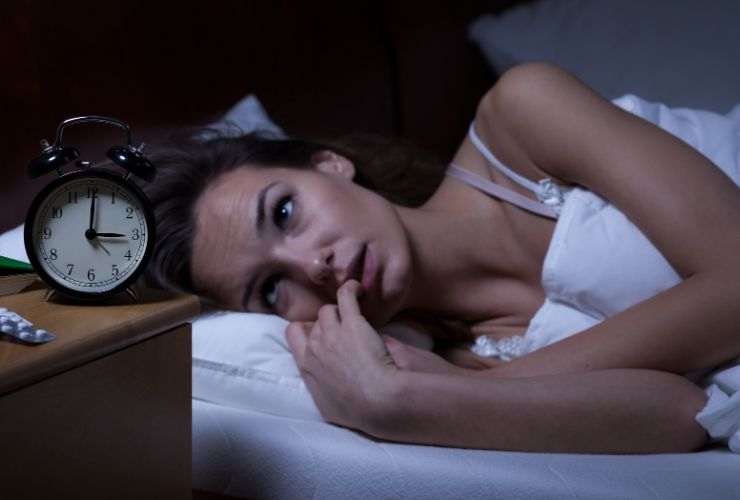 donna che fa fatica ad addormentarsi