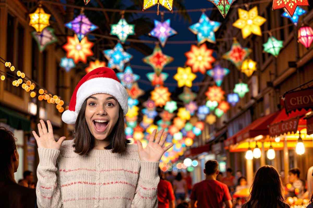 città illuminata da tante piccole luci sospese e donna entuasiata