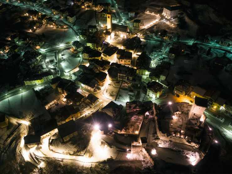 veduta di notte di Ossana