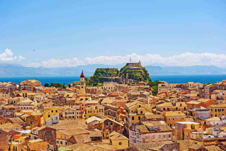 Corfù, un’isola che sorprende prima ancora di svelarsi