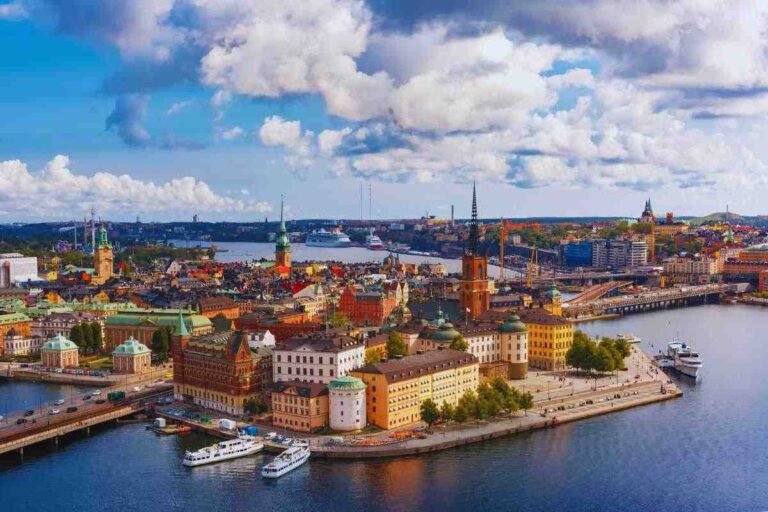 Stoccolma, la capitale che galleggia: itinerario tra isole, canali e musei affacciati sull’acqua
